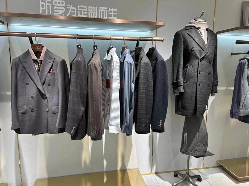 如何选择满意的服装定制服务？